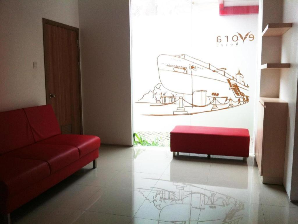 Evora Hotel Surabaya Exterior photo